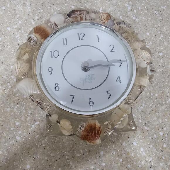 Vtg Paradise Place Lucite Seashell Acrylic Resin Wall Clock 8" - Picture 1 of 8